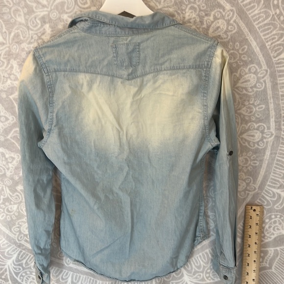 Denim Button Down Shirt Top EUC Large M/L LIGHT BLUE WASH Thread & Supply - Picture 7 of 7